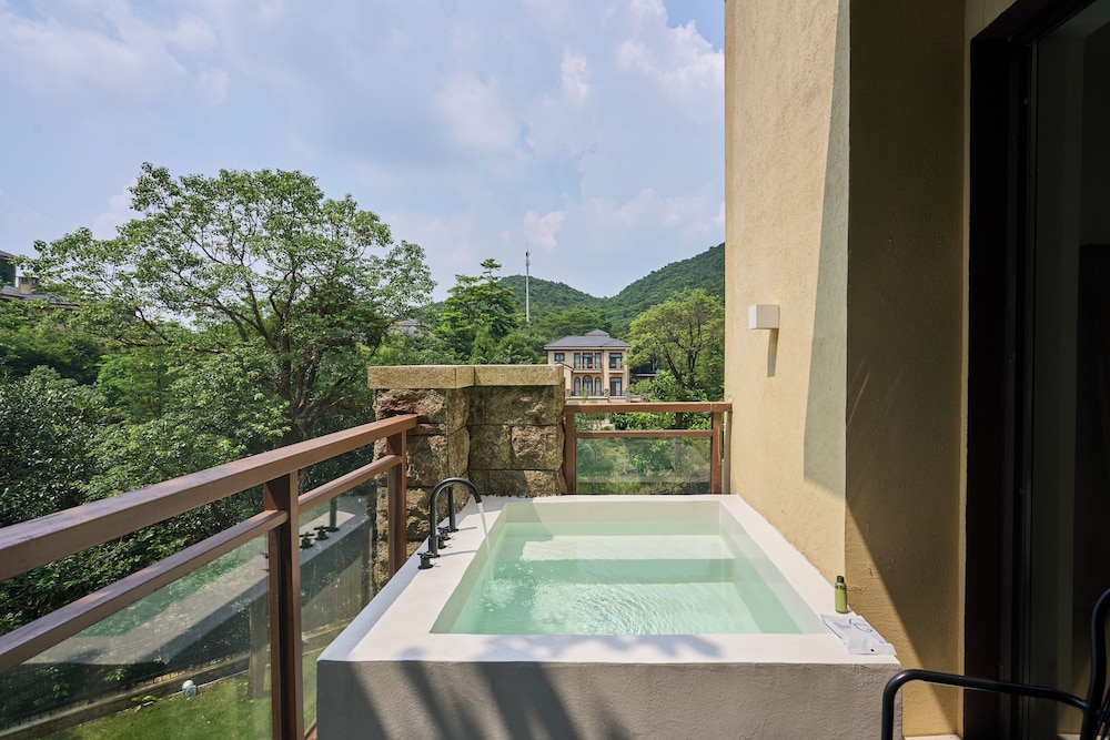 Miyue Shenzhen Tianlu Secret Wild Wizard Holiday Hotel