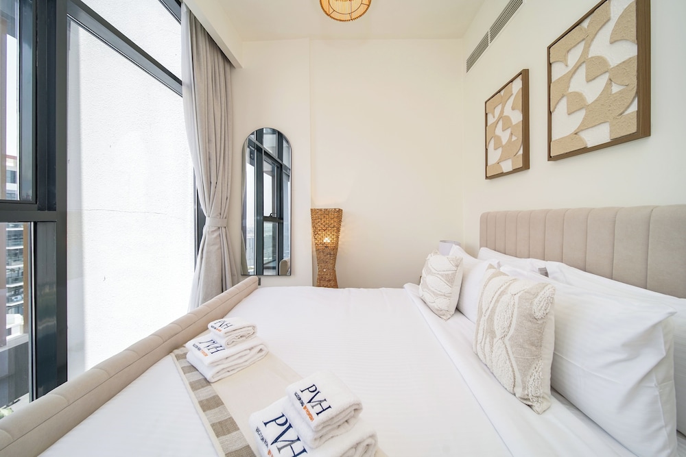 PVH - Stylish 1BR - Azizi Riviera