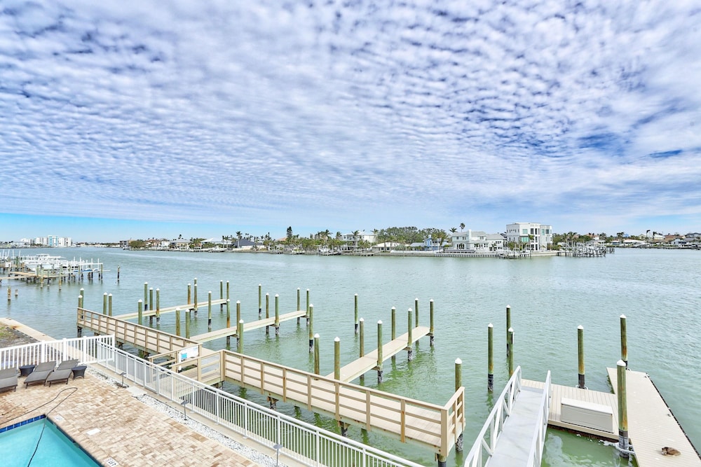 Oceana 204 East