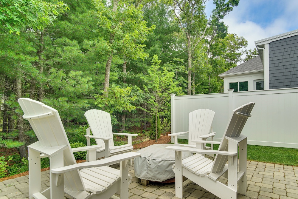2 Mi to Public Beach Access! Cape Cod Family Home