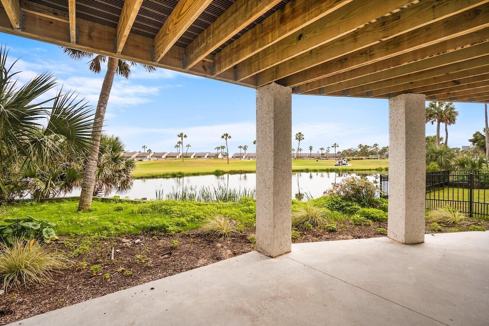 Spacious and Stylish 4-bed, 4.5-bath Home With Stunning Golf Views