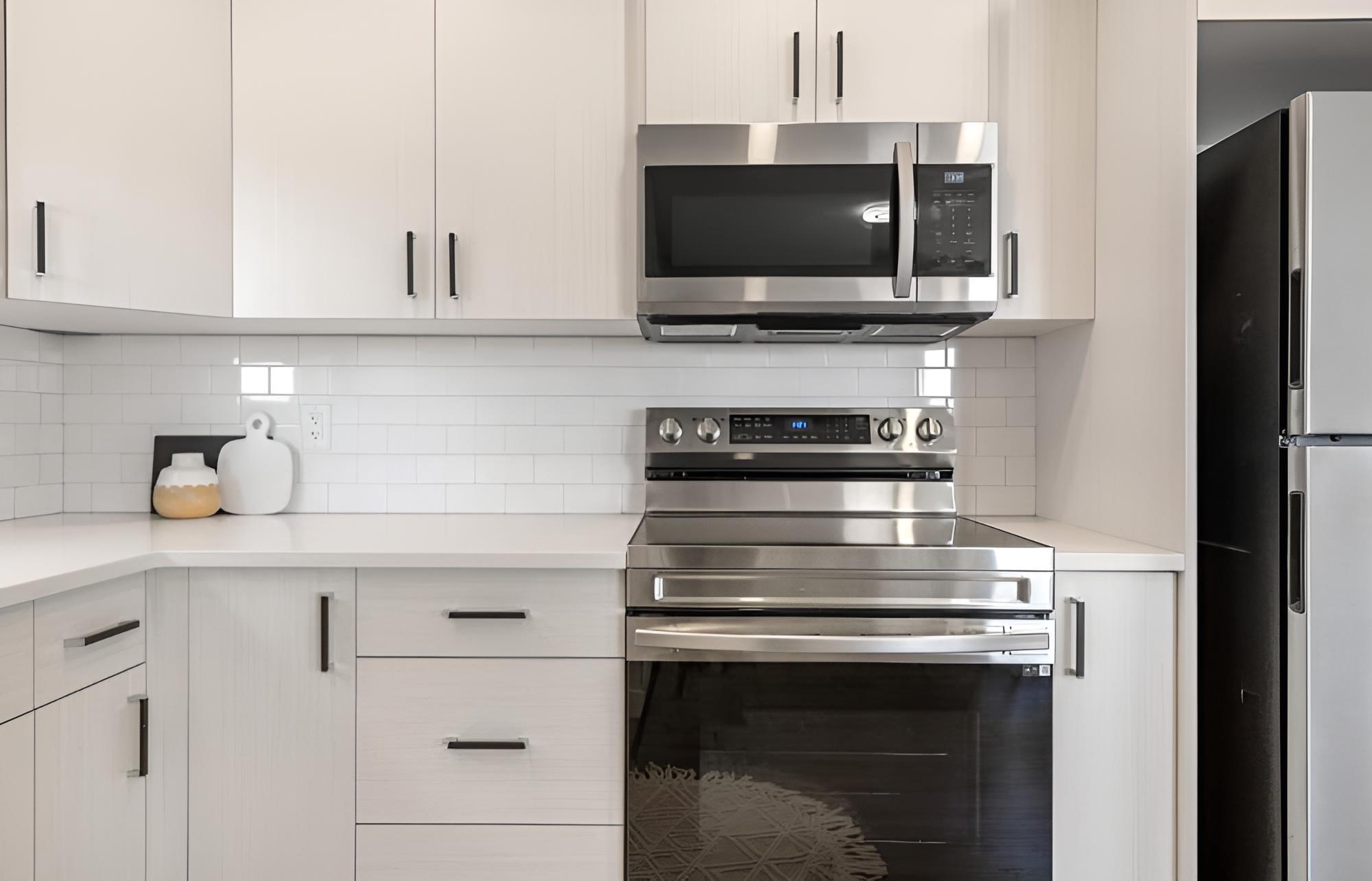 Centre Peak View No Service Fees Full Kitchen