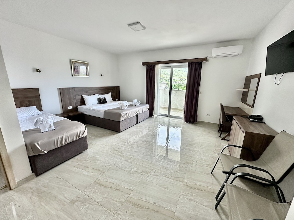 Guest House West Gate