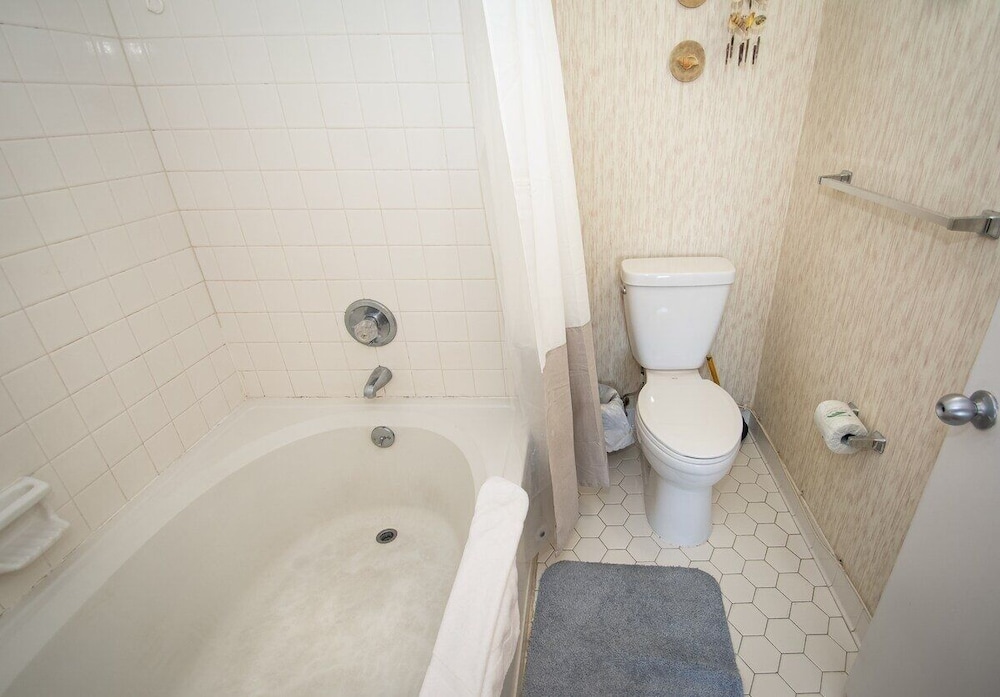 Sea Castle 8g 3 Bedroom Condo