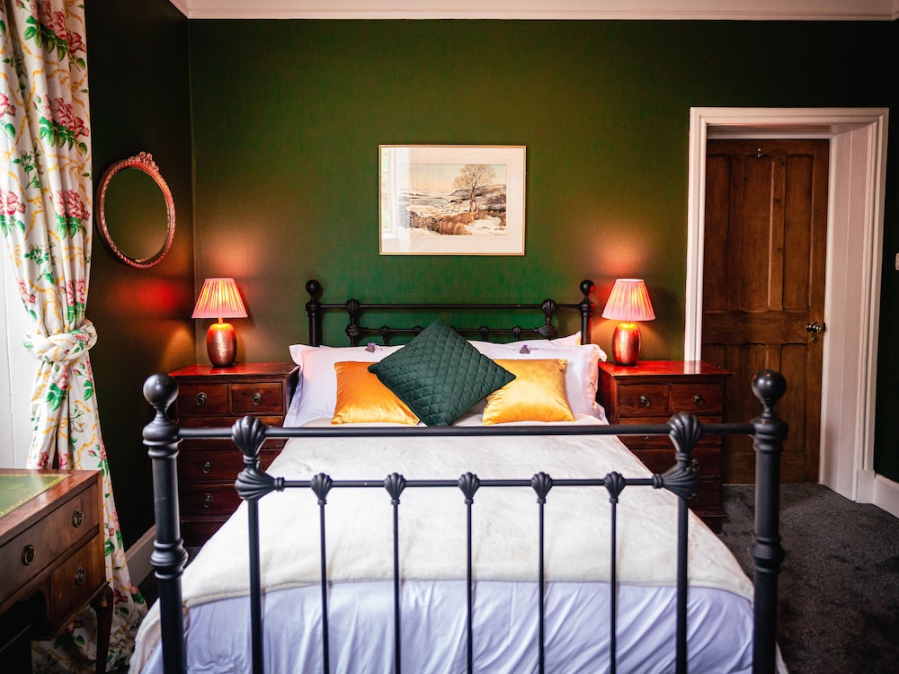 Lonsdale Villa Retreat