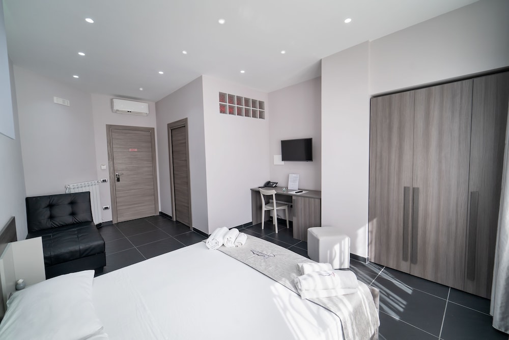 Al Campanile H. Napoli Centro by ClaPa Group Dislocated Hospitality
