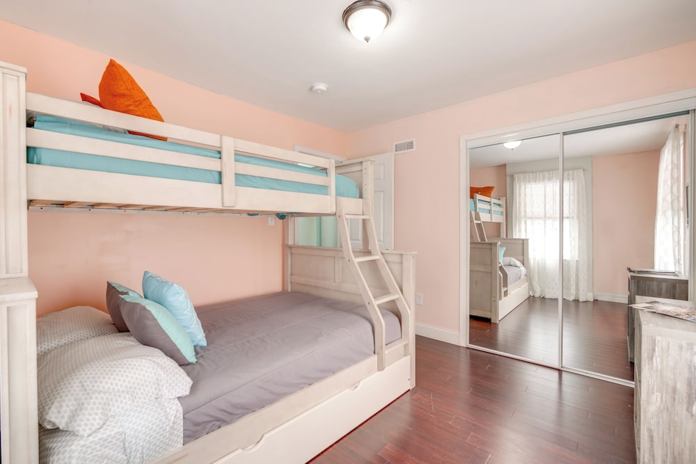 Walk to Ventnor Beach & Boardwalk: Coastal Gem