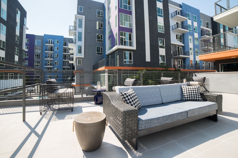 Hotel Ginosi Downtown Apartel - Image 1