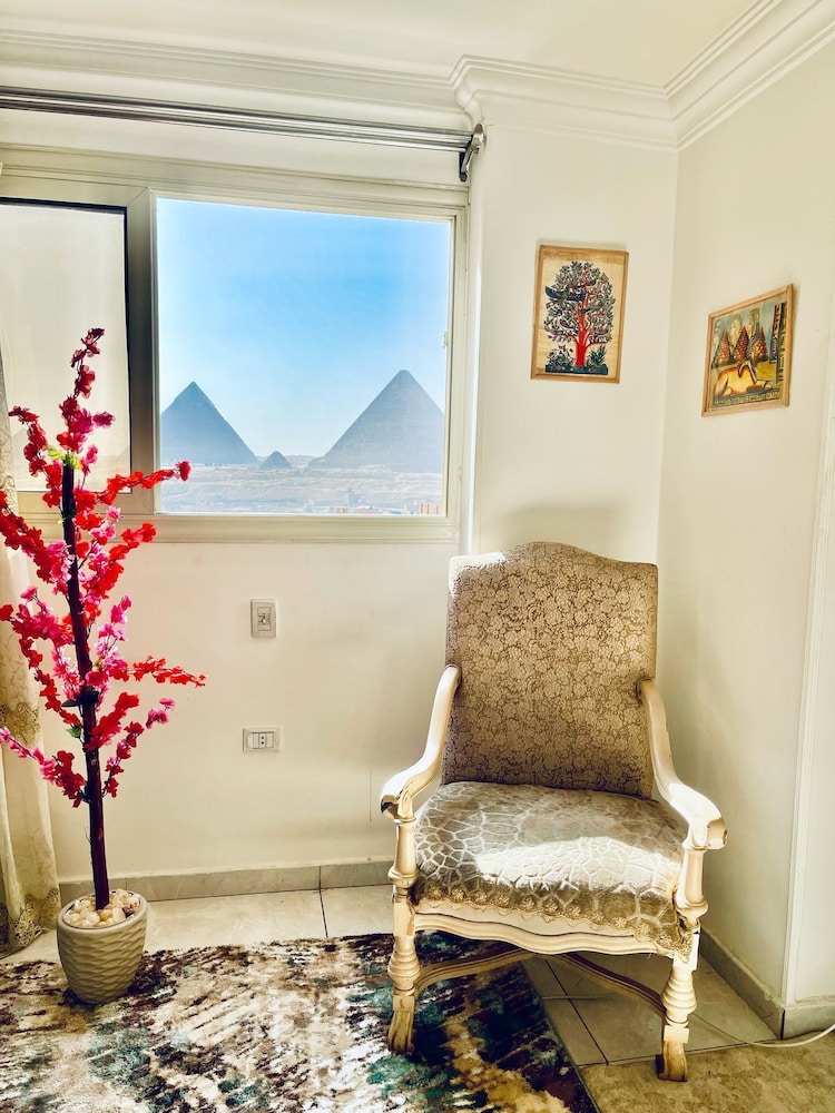 Bastet Pyramids View Inn