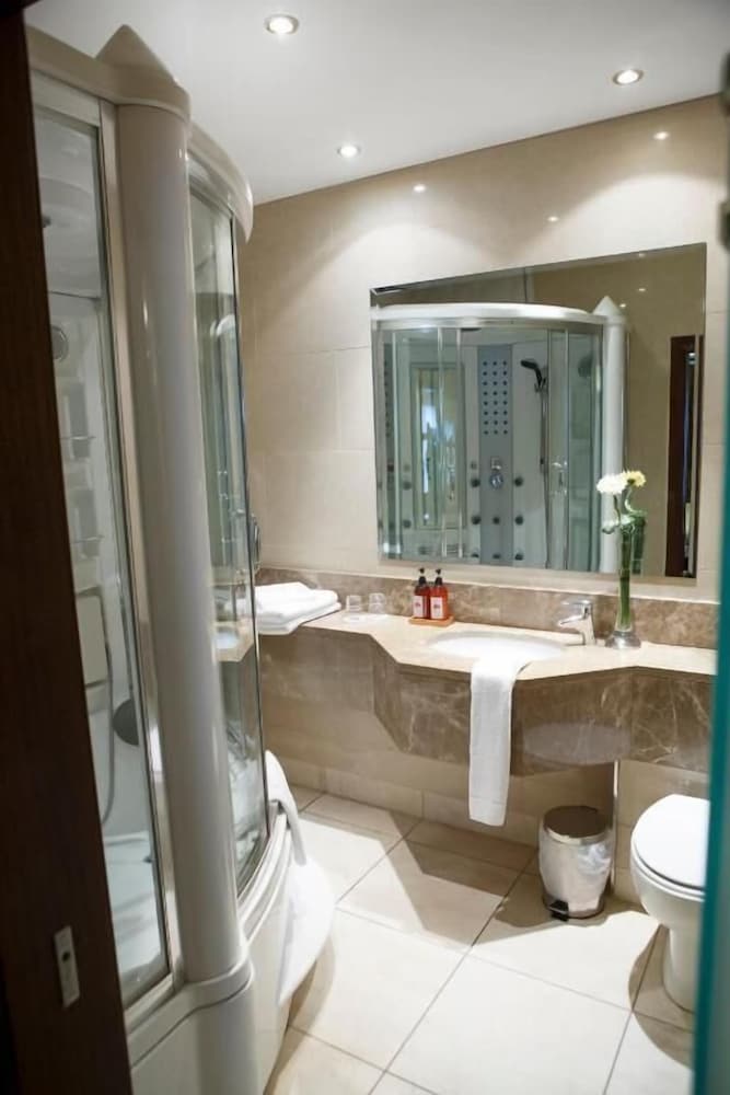 Letterkenny Vacations - Mount Errigal Hotel Conference  Leisure Centre - Property Image 29
