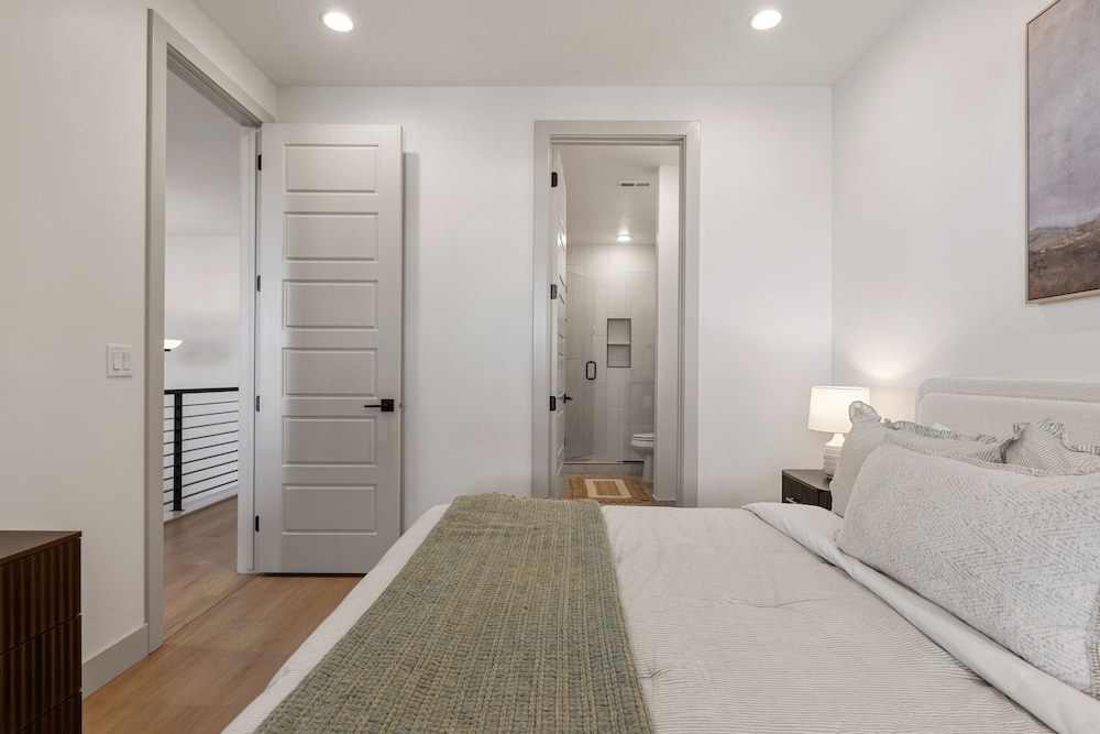 The Fish Bowl 6 Bedroom Townhouse