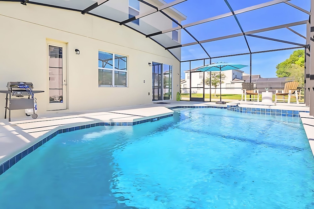 Upstay - Pet-friendly 20guest Home w Pool Hot Tub view 4