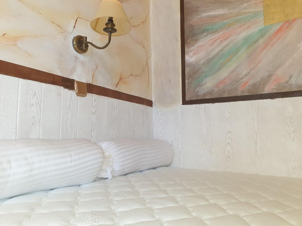 Villa - Sleeps 10 - Pool - Garden - Parking view 3