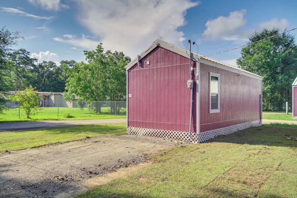 Cozy Picayune Tiny Home Rental ~ 4 Mi to Downtown! view 4