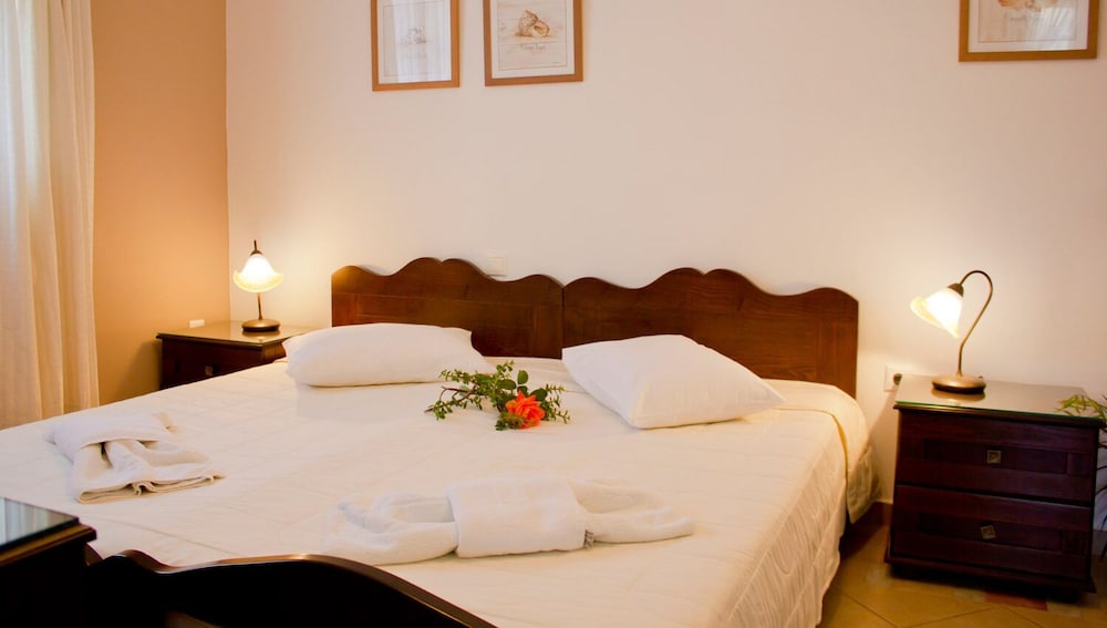 Nikos Sea view apts Milos