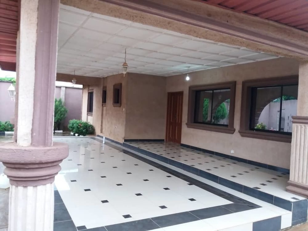 Longe Villa