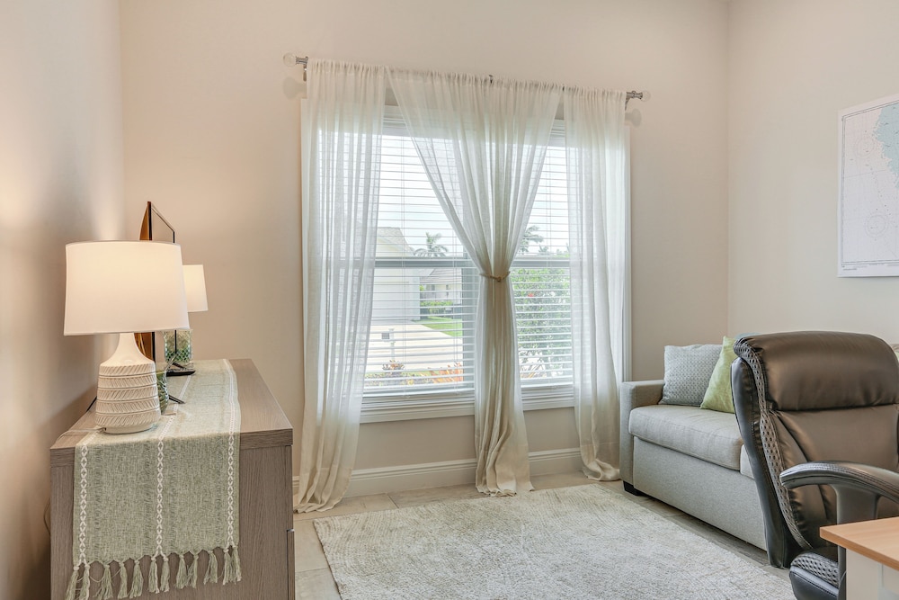 1/2 Mi to Beach: Poolside Oasis on Marco Island!