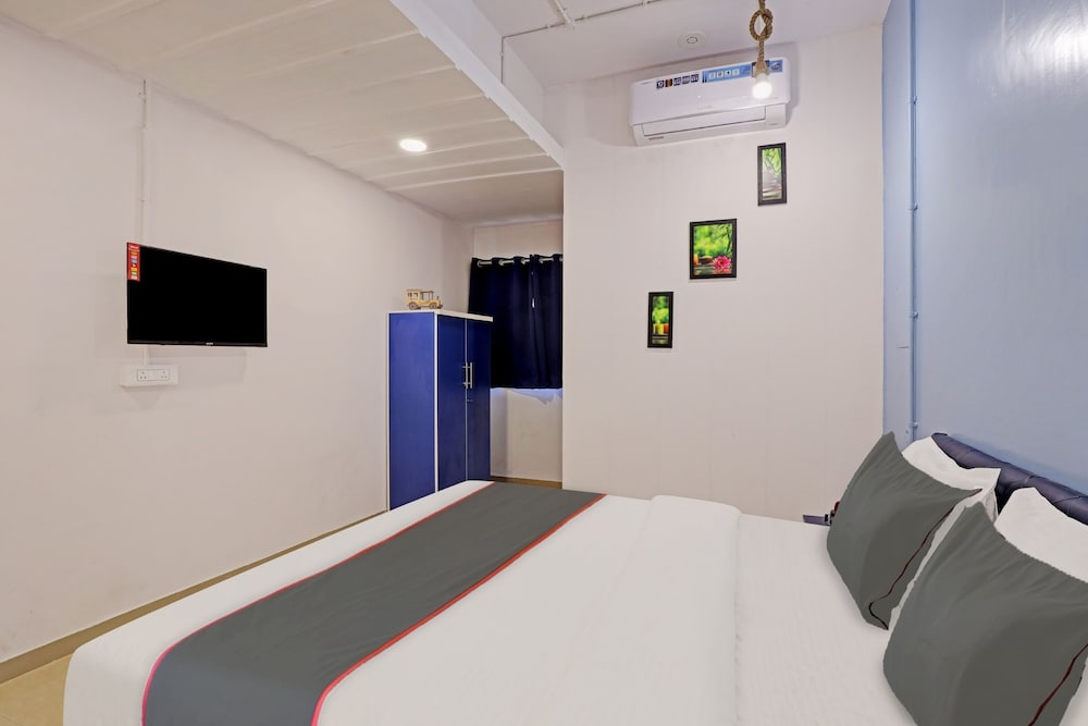 Hotel Solitaire Luxurious AC Rooms Surat