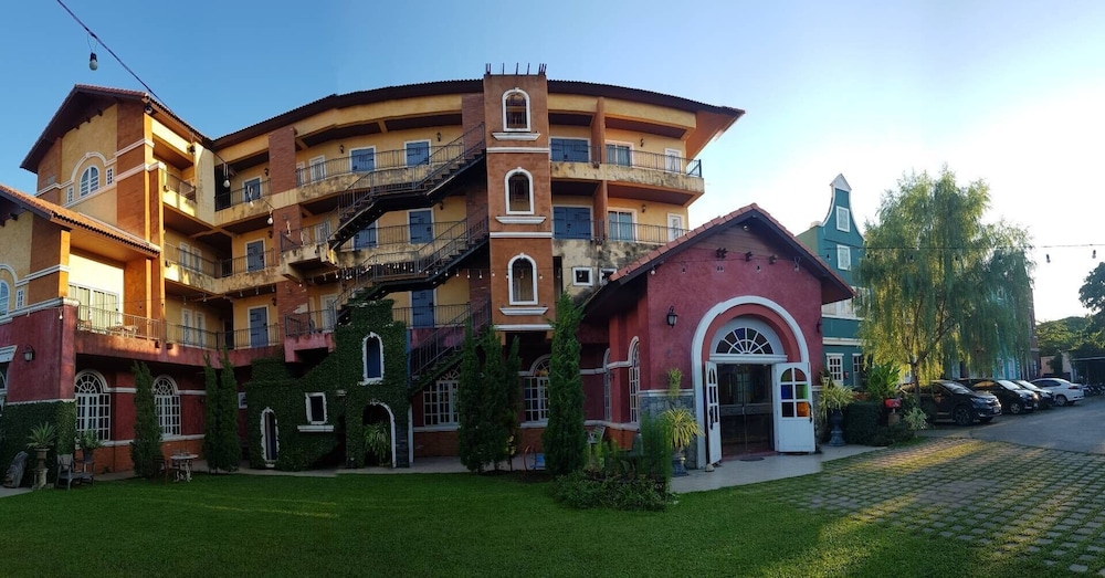 San Pareni Hotel