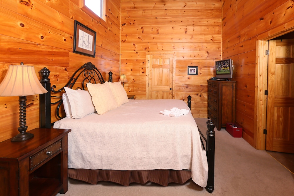 Skinny Dippin 1 Br cabin by RedAwning