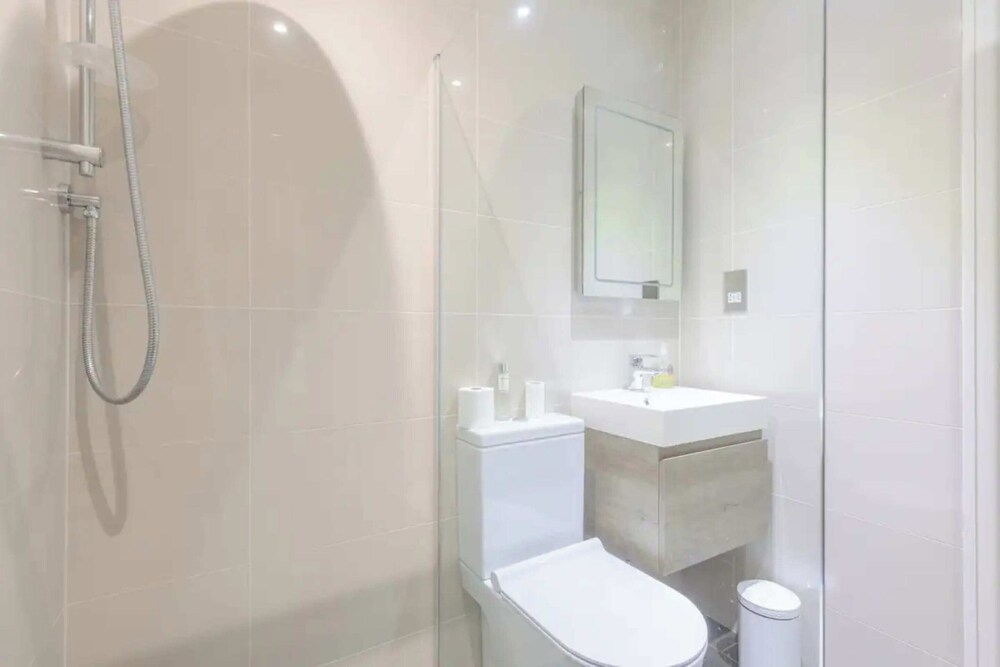 Modern Studio Flat - 1 min to Paddington Station
