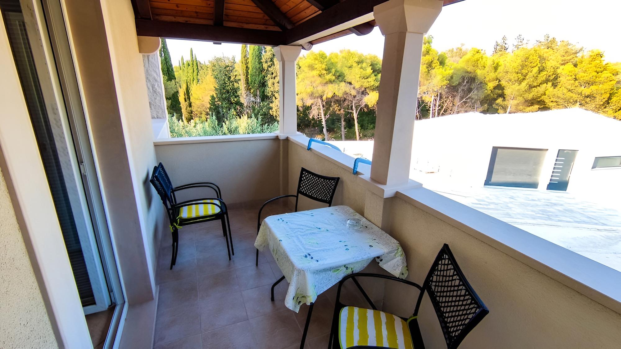 Leana - Great Location and Close to Beach - A1 view 4