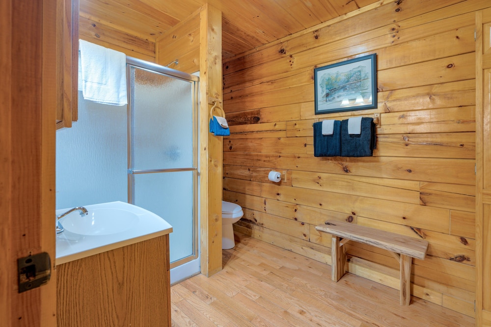 Rosey Bear 2 Bedroom Cabin