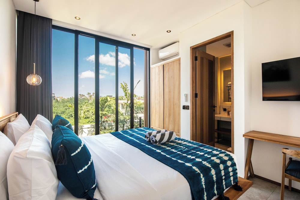 Elegant 5BR Villa Retreat Steps From Canggu Beach
