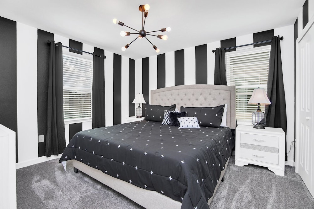 Serenity Lakeview Retreat Stunning Water Views, No Rear Neighbors, Private Pool, Game Room & Star Wars Cinema
