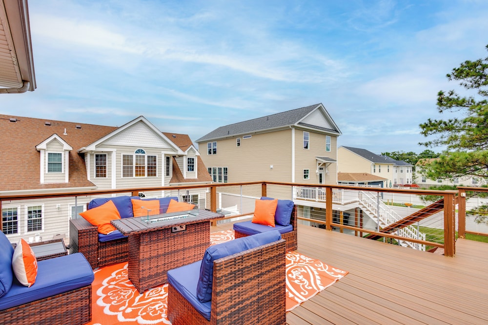 Walk to East Beach: Apt w/ Outdoor Space