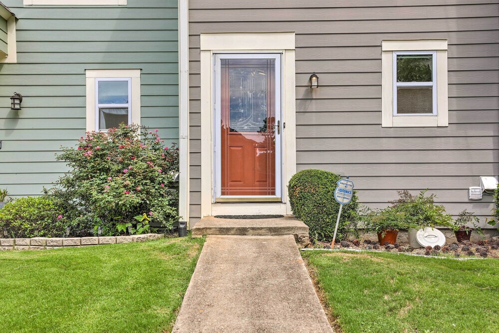 Norcross Townhome ~ 18 Mi to Dtwn Atlanta!