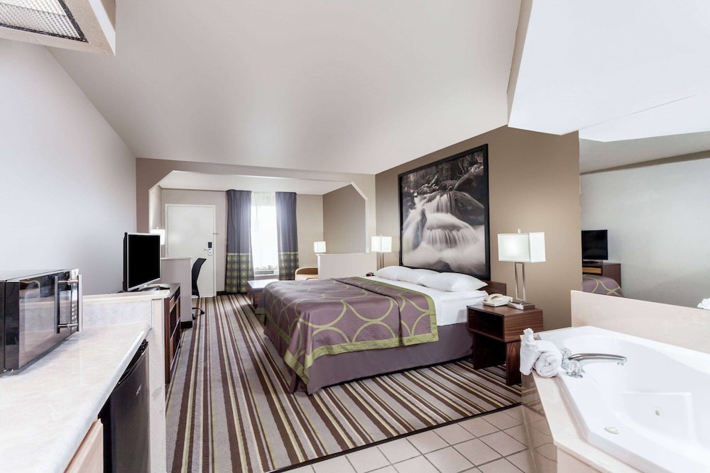 Super 8 by Wyndham Pigeon Forge Dollywood Lane - Property Image 19