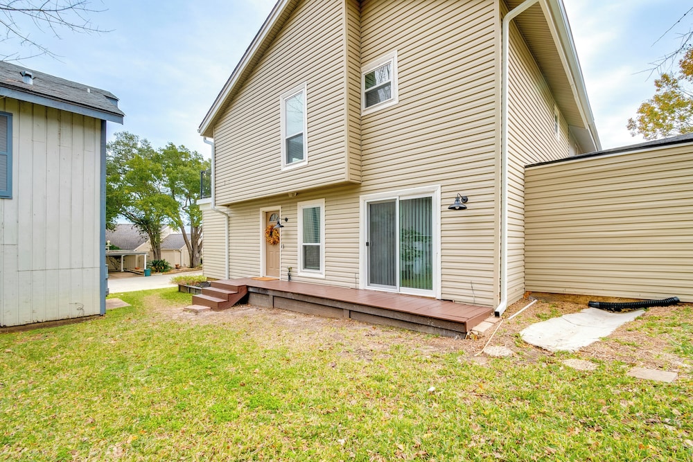 Walk to Lake Conroe: Family-friendly Getaway!