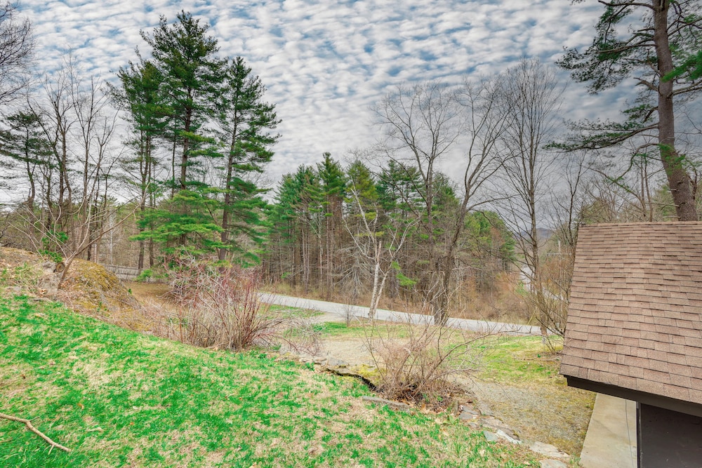 2 Mi to Hoosic River: 'the Moss House' w/ Deck!