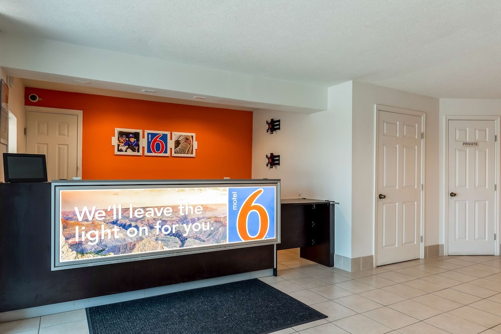 Motel 6 Houston, TX - East - Image 3