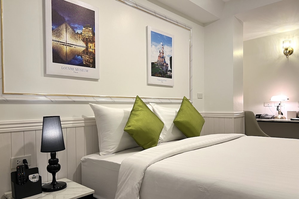 Travelier Hostel