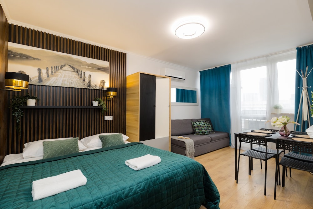 UNIT Short Rent Apartment by Warsaw Metro Station