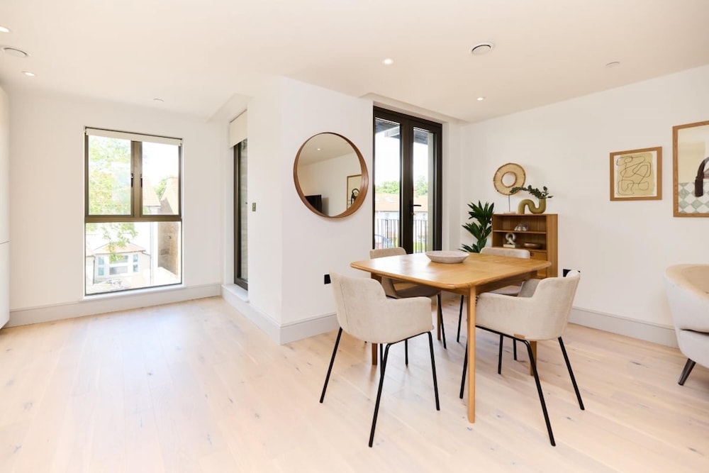 The South Wimbledon Hideout - Fancy 1bdr Flat With Balcony