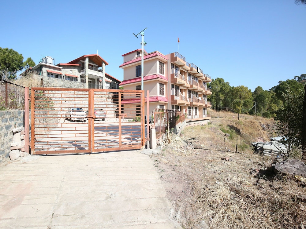 OYO 12734 Home Valley View Studio Kasauli