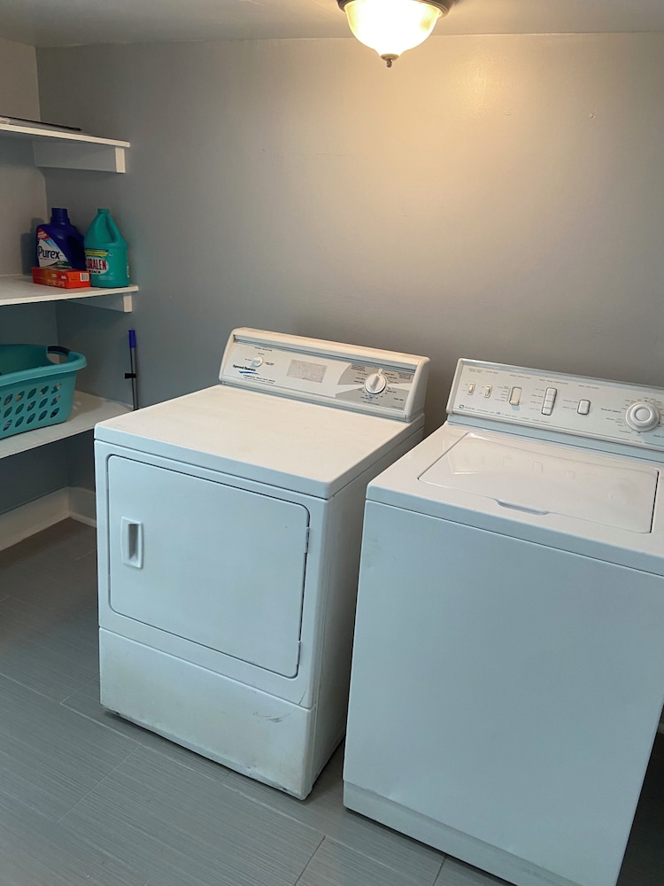 Classic 1br/1ba Charming Apt w/ Modern Upgrades view 3