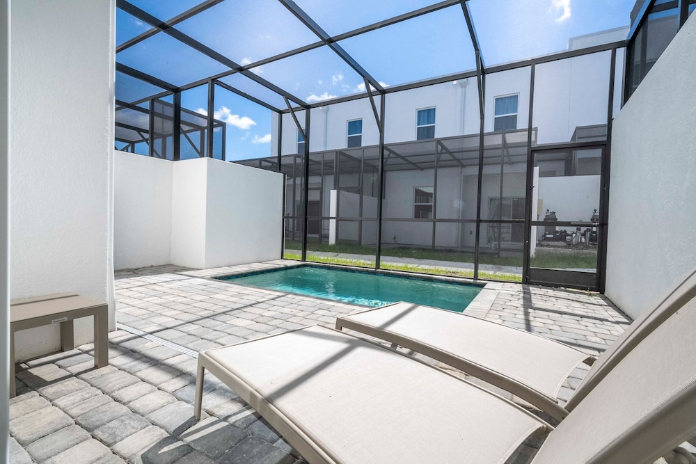 Brand new 4 Bed With Loft Villa for all