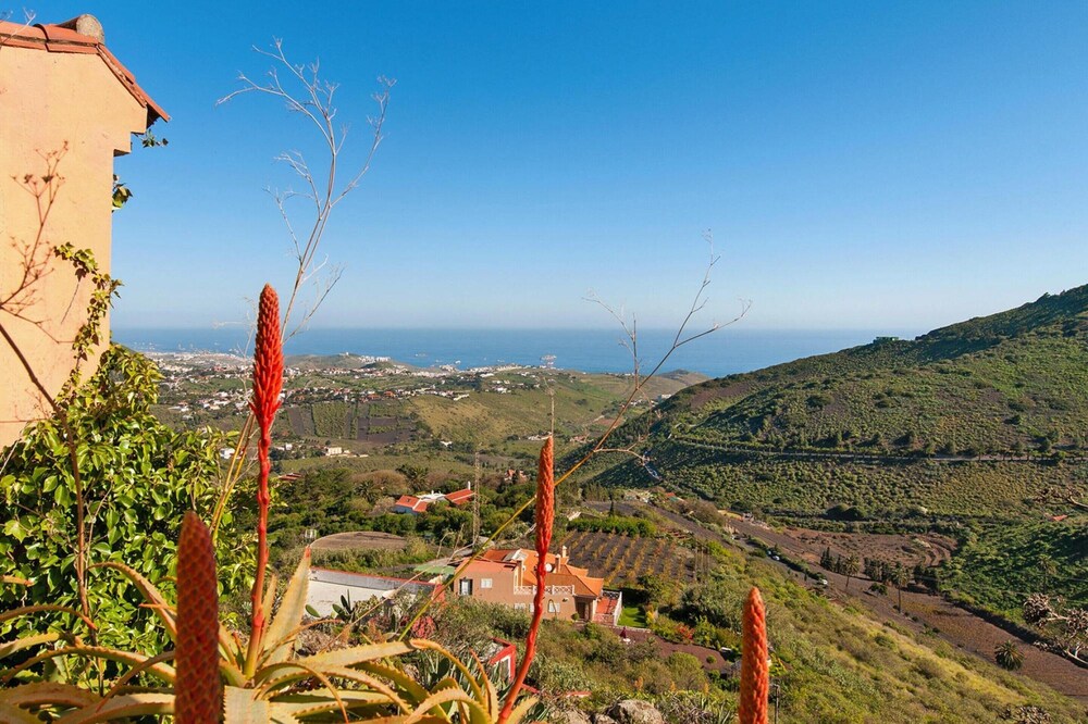 Villa Mansion Bandama With Pool in Santa Brigida