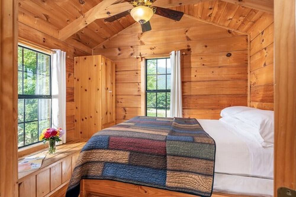 Engadine Inn  Cabins - Property Image 6