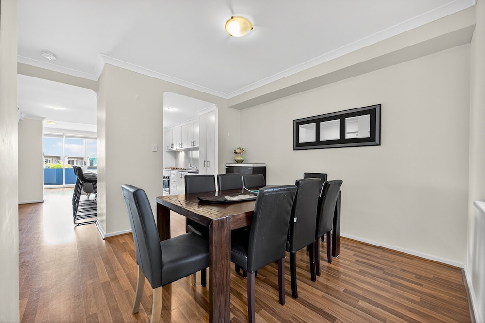 Serene 2-bed Apartment by the Canal