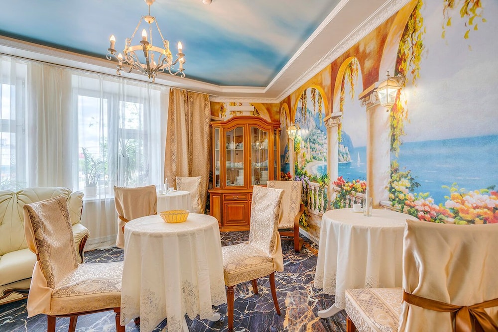 Golden Hotel