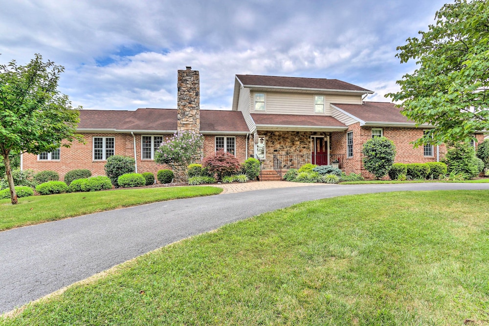 Charles Town Home w/ Private Pool Hot Tub - Property Image 20