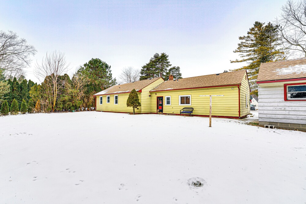 Near Detroit Metro Area: New Baltimore Home!