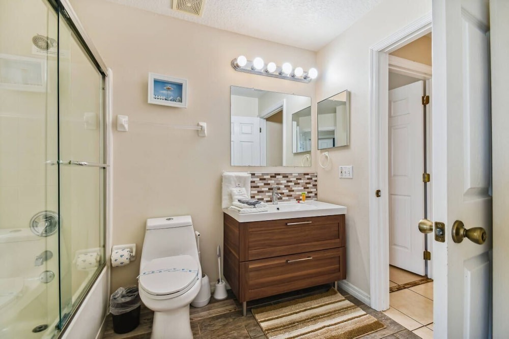 4BR Lake Berkley Home w/ Private Pool
