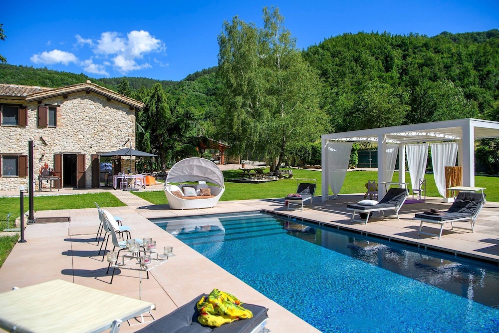 Casalino Galassi 4 2 by Marche Holiday Villas