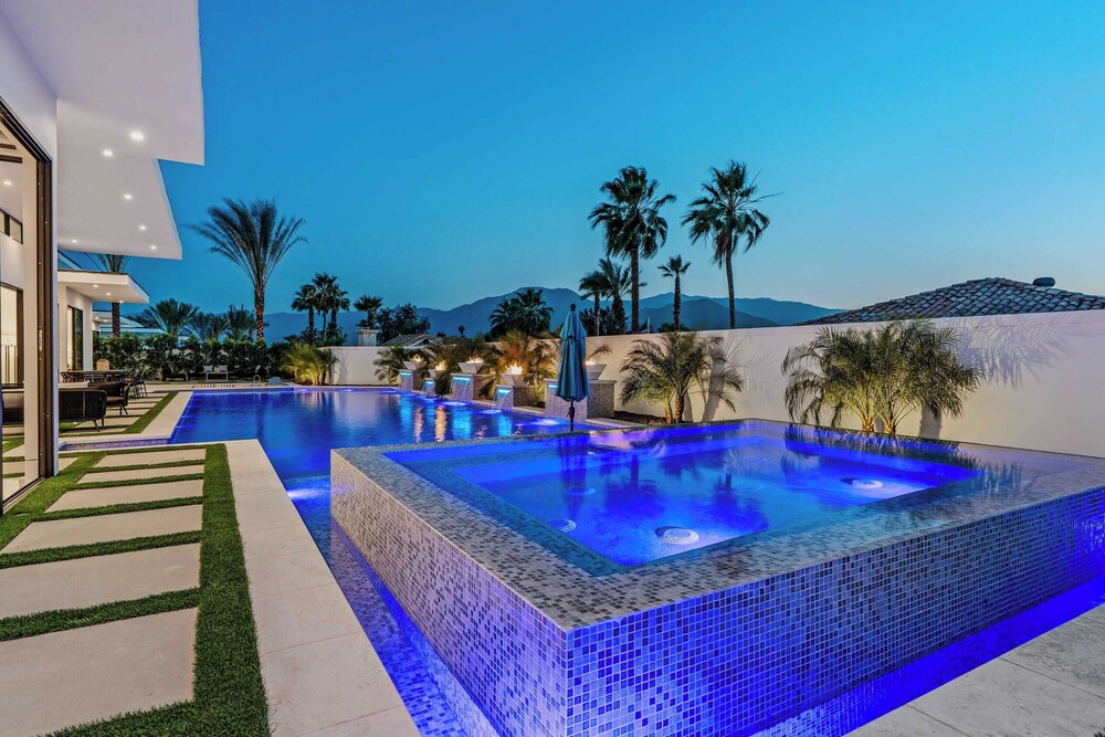 Indio Stay w/ Exclusive Amenities Pool, Hot Tub, Spa, Firepit Bravo Villa #16 by Avantstay